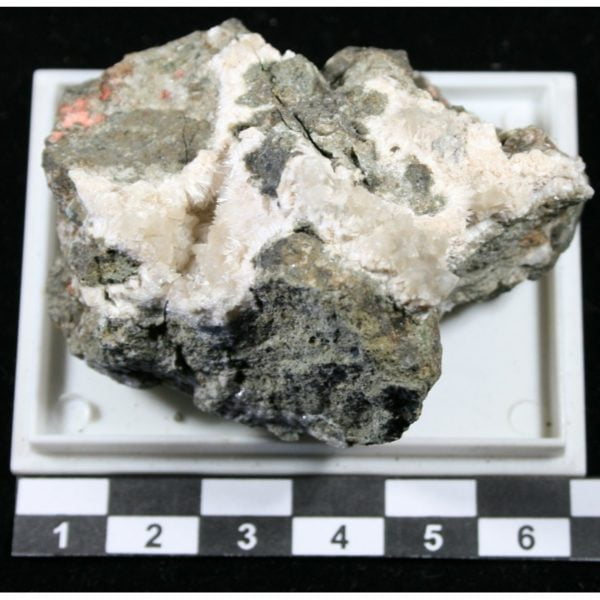 Natrolita en basalto